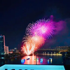 Hotel Wink Icon Riverside - Luxury - 24hrs & Rooftop Pool Bar Da Nang